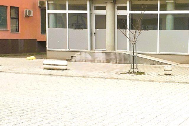 Poslovni prostor na šetalištu u Odžaku -56m²