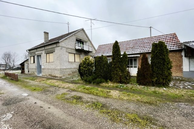 Kuća sa okućnicom / Orašje / 1879 m²