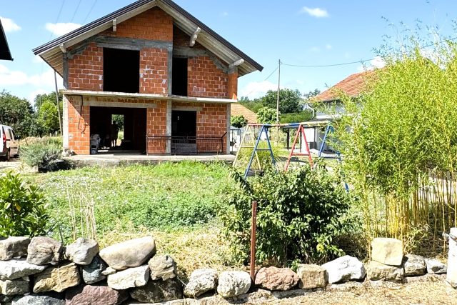 Kuća / Dvorište / 656m2 / Novo Selo / Odzak